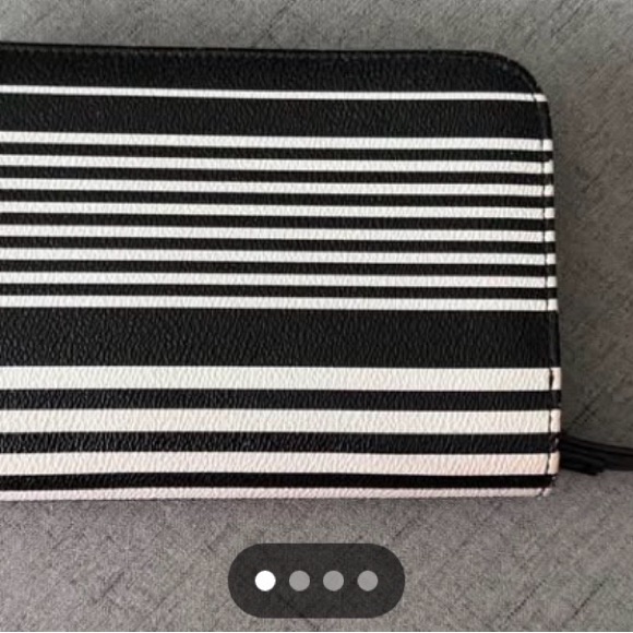 Vera Bradley Black And White Striped Zip Wristlet